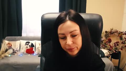 Luisa online show from November 2025 07:42:02 AM