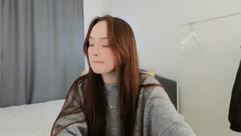 Mia online show from March 2026 01:44:01 PM