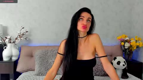 Tina online show from October 2025 10:47:02 AM