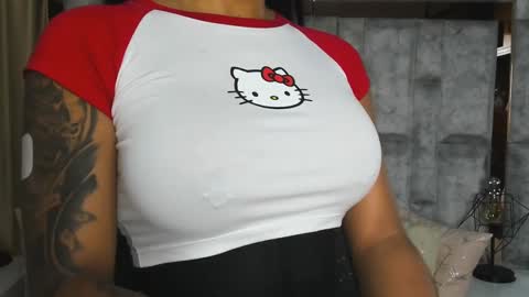 Snapshot of tina_noa chatting on September 2025 11:45:02 AM Tina noa online show from September 2025 11:45:02 AM