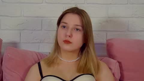 Snapshot of tinaburton chatting on April 2026 07:06:01 PM TinaBurton online show from April 2026 07:06:01 PM