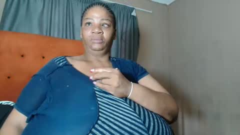 Snapshot of tinagiant chatting on February 2026 05:16:02 AM tinagiant online show from February 2026 05:16:02 AM