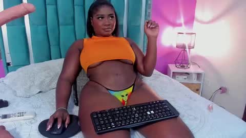 Snapshot of tinajones20 chatting on September 2025 10:25:02 PM Tina online show from September 2025 10:25:02 PM