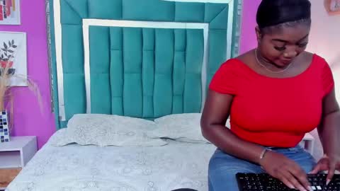 Snapshot of tinajones20 chatting on September 2025 12:43:02 PM Tina online show from September 2025 12:43:02 PM