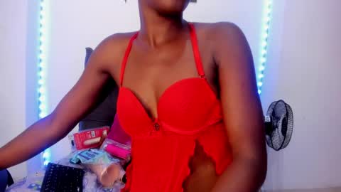 Snapshot of tinas_smith chatting on May 2026 01:39:01 PM tinas_smith online show from May 2026 01:39:01 PM