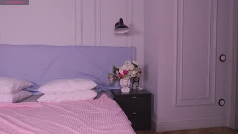 tinasiner online show from December 2024 05:12:01 PM