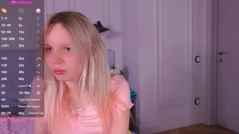 tinasiner online show from December 2024 02:19:02 PM