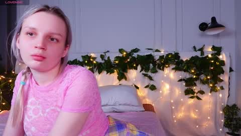 tinasiner online show from March 2025 04:44:02 PM