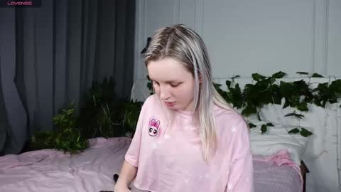 tinasiner online show from March 2025 05:38:02 PM