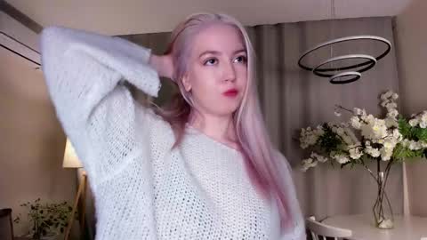 Snapshot of tinastevenson chatting on October 2025 09:48:02 PM Annie online show from October 2025 09:48:02 PM