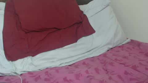 Snapshot of tinaxxxpetitexoxo chatting on October 2025 09:57:01 PM Tina online show from October 2025 09:57:01 PM