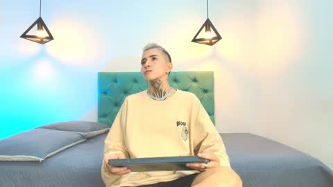 Snapshot of tinny_and_candy chatting on March 2025 12:59:02 PM TINNY AND CANDY online show from March 2025 12:59:02 PM