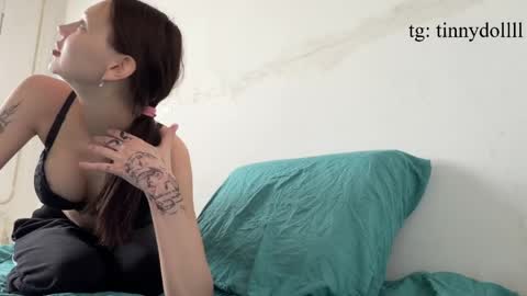 Snapshot of tinnydoll chatting on April 2026 11:49:02 AM TinnyDoll online show from April 2026 11:49:02 AM