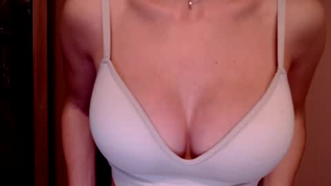 Snapshot of tiny_bb chatting on December 2024 05:51:02 PM Lily online show from December 2024 05:51:02 PM