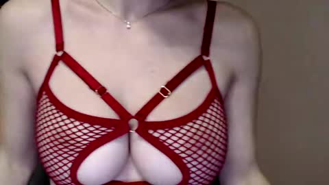 Snapshot of tiny_bb chatting on December 2024 05:05:01 PM Lily online show from December 2024 05:05:01 PM