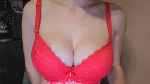 Snapshot of tiny_bb chatting on January 2025 11:03:01 PM Lily online show from January 2025 11:03:01 PM