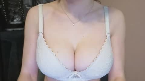 Snapshot of tiny_bb chatting on February 2025 12:51:01 AM Lily online show from February 2025 12:51:01 AM