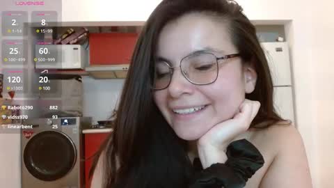 Snapshot of tiny_caroline chatting on March 2025 04:41:02 AM Tiny Caroline online show from March 2025 04:41:02 AM