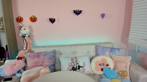 tiny_cora online show from October 2025 04:35:02 PM