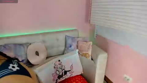 tiny_cora online show from June 2026 04:48:01 PM