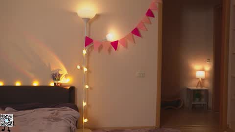 Snapshot of tiny_miracle chatting on February 2025 03:21:01 PM Lyssa online show from February 2025 03:21:01 PM