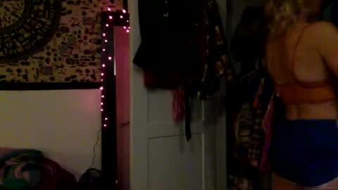 Snapshot of tinyandtatted420 chatting on November 2025 01:19:01 AM tinyandtatted420 online show from November 2025 01:19:01 AM