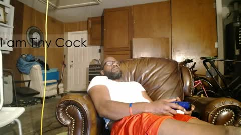 Snapshot of tinycock_1979 chatting on April 2026 02:00:02 AM tinycock_1979 online show from April 2026 02:00:02 AM