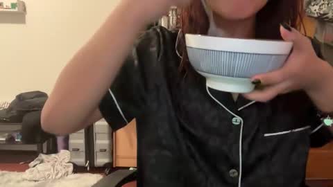 tinydaisy22 online show from November 2025 08:01:01 PM