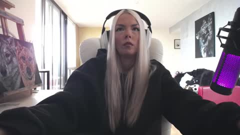 stage Kylie Sinner  brand CLITBAIT online show from October 2025 03:56:02 PM