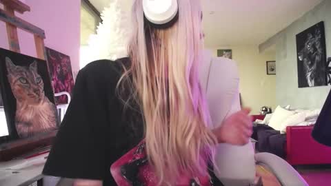 stage Kylie Sinner  brand CLITBAIT online show from January 2026 08:12:01 PM