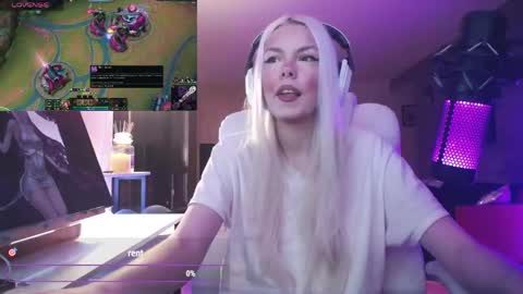 stage Kylie Sinner  brand CLITBAIT online show from April 2026 12:57:01 AM