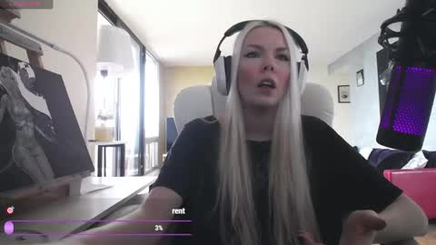 stage Kylie Sinner  brand CLITBAIT online show from April 2026 03:40:02 PM