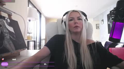 stage Kylie Sinner  brand CLITBAIT online show from May 2026 08:35:02 PM