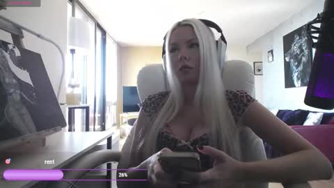 stage Kylie Sinner  brand CLITBAIT online show from May 2026 07:00:02 PM
