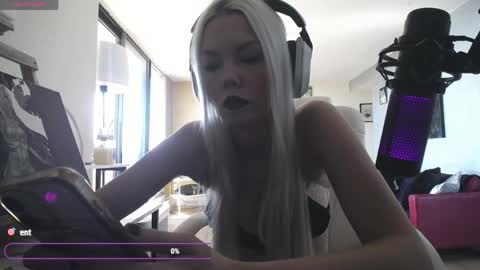 stage Kylie Sinner  brand CLITBAIT online show from May 2026 07:08:02 PM