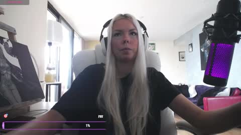 stage Kylie Sinner  brand CLITBAIT online show from May 2026 06:35:02 PM