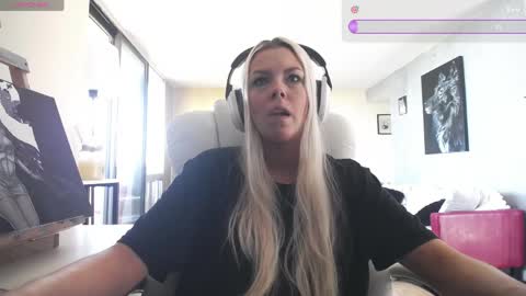 stage Kylie Sinner  brand CLITBAIT online show from June 2026 02:56:02 PM