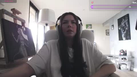 stage Kylie Sinner  brand CLITBAIT online show from June 2026 06:54:02 PM