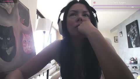 stage Kylie Sinner  brand CLITBAIT online show from July 2026 08:38:01 PM