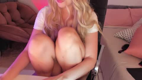 Giulia online show from February 2026 03:22:02 AM