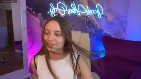 tinynataliee online show from June 2026 07:06:02 PM
