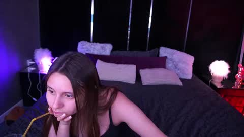tinynataliee online show from June 2026 06:54:02 PM
