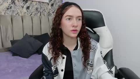 tinysophi online show from February 2026 07:09:02 PM