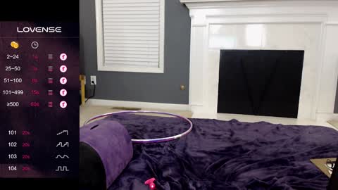 Snapshot of tinyvixxen chatting on December 2024 01:45:01 AM V - Read the bio please thanks. online show from December 2024 01:45:01 AM