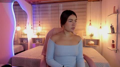 Snapshot of tique_ chatting on October 2025 01:06:02 PM tique_ online show from October 2025 01:06:02 PM