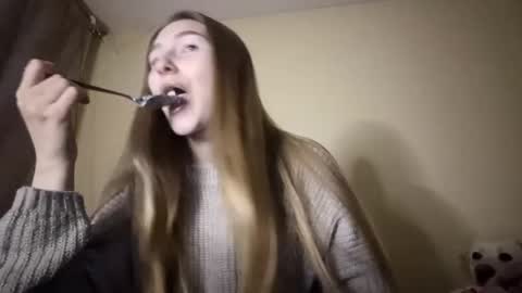 Hi Im Carry 18 years old online show from December 2025 05:35:02 AM