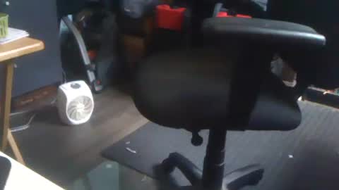 Leon Titan online show from February 2025 03:52:01 PM