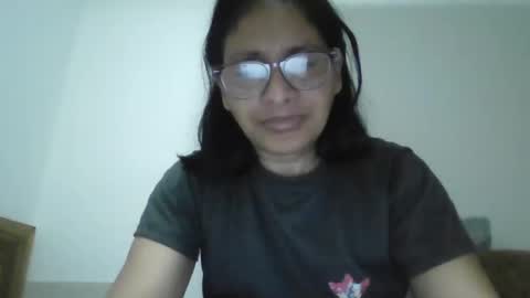 Ester online show from November 2025 11:37:01 PM