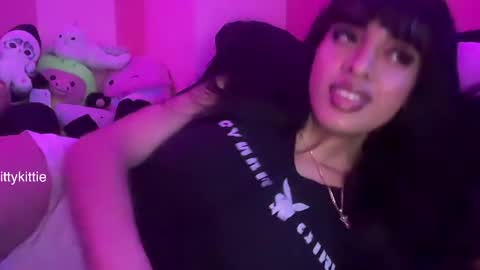 Snapshot of tittykittie chatting on April 2026 10:34:02 PM HOTTIE4U online show from April 2026 10:34:02 PM
