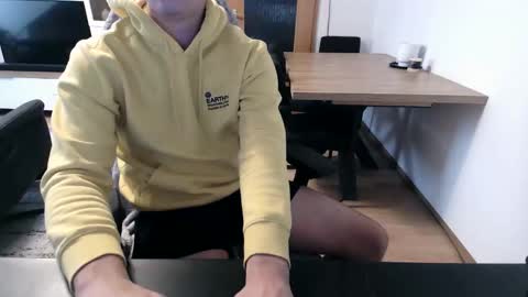 Snapshot of tobisk chatting on November 2025 02:28:01 PM tobisk online show from November 2025 02:28:01 PM